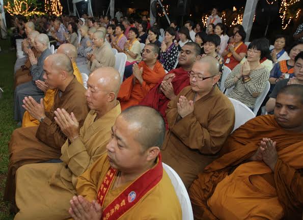 Foreign Buddhist delegation calls on Presiden2