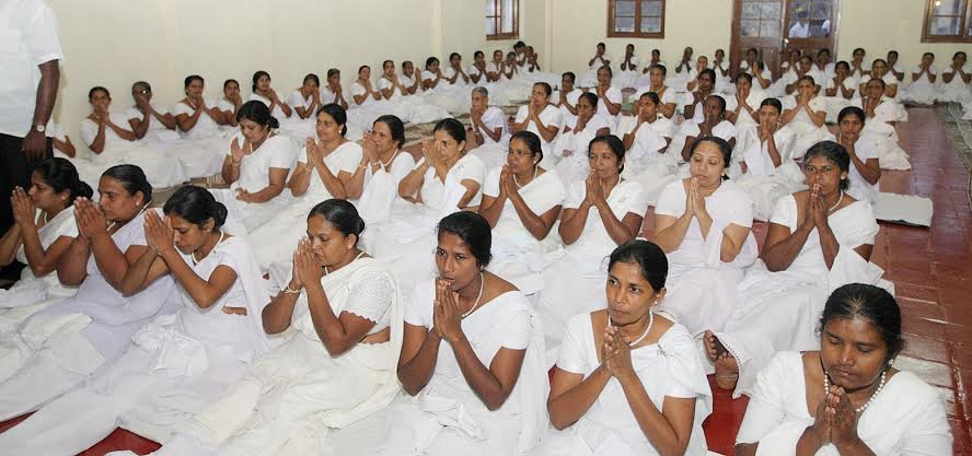 President observes religious rites at the Tooth Relics 2