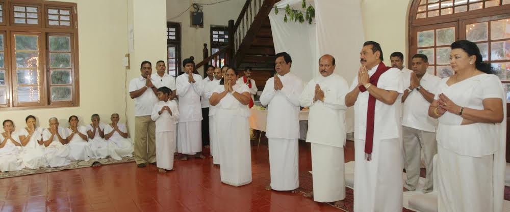 President observes religious rites at the Tooth Relics 3