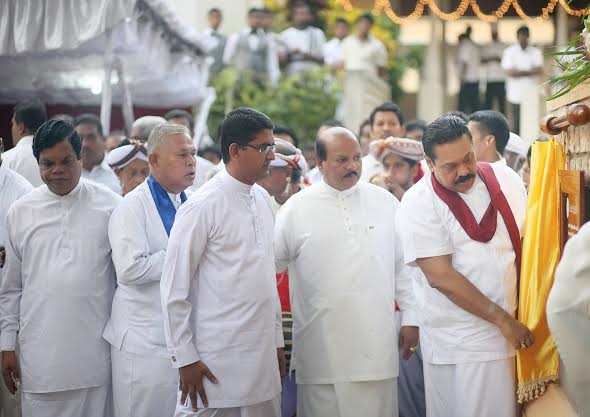 President observes religious rites at the Tooth Relics 4