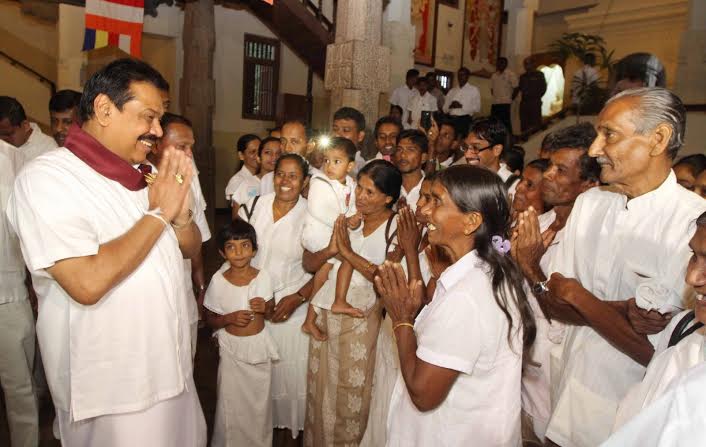 President observes religious rites at the Tooth Relics 3