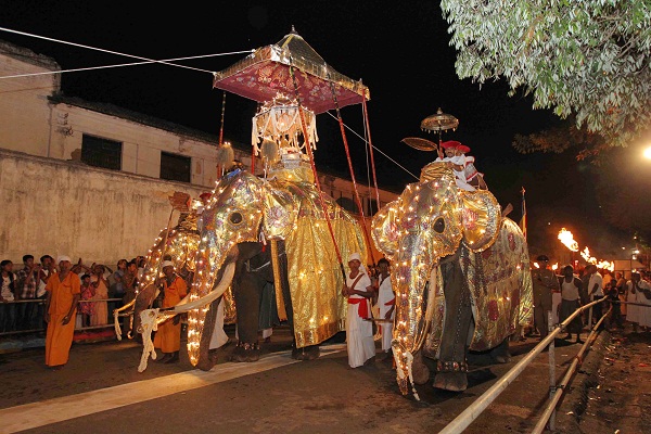 HE KANDYPERAHERA 2