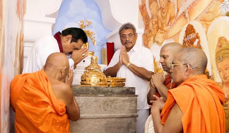 Anuradhapura Sandahiru Seya  President Places Omniscient Sacred Relics 2