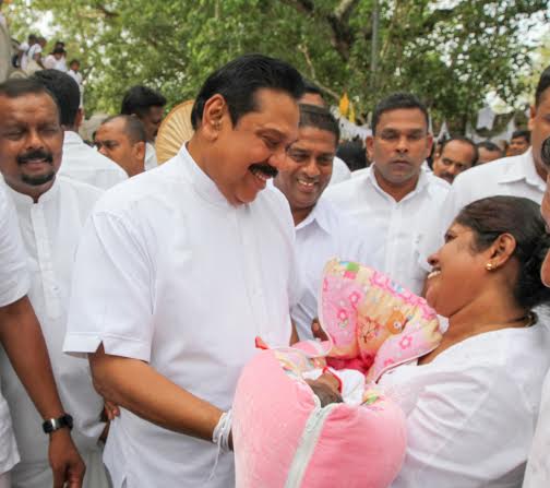 President Worships the Historic Jaya Sri Maha Bodhiya 3