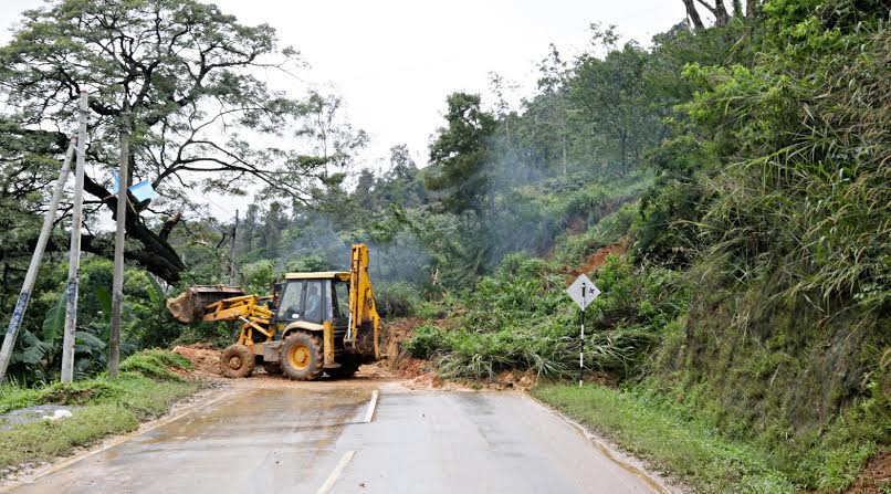 President Stops on the  Inspecting Road Clearance Work 1