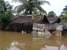 ජල ගැලීම් හේතුවෙන් අනුරාධපුර පවුල් 500 කට පීඩා