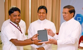 ග්‍රාමනිලධාරීන් වෙත ටැබ් පරිගණක යන්ත්‍ර ලබාදීමේ වැඩසටහනක් ජනපති ප්‍රධානත්වයෙන්