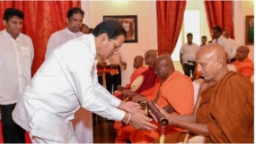 දිවයින පුරා විහාරස්ථාන 75ක් වෙත පූජා ඔප්පු පිළිගැන්වීම ජනපති ප්‍රධානත්වයෙන්