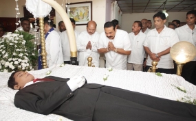 මාධ්‍යවේදී විරාජ් අමරකෝන් මහතාගේ දේහයට ජනපතිගෙන් අවසන් ගෞරව