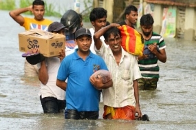 අයහපත් කාලගුණයෙන් නොතකා නාවික හමුදාව විපතට පත් වන්නි ජනතාවට සහාය දෙයි  