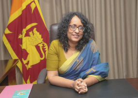 රටේ සිදු කරන සංවර්ධන ව්‍යාපෘති වල යෝග්‍යතාවය පිළිබඳ රජයේ නිලධාරීන් වගකිව යුතුයි  - අග්‍රාමාත්‍ය ආචාර්ය හරිනි අමරසූරිය