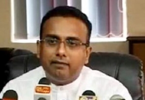 ආයෝජකයන් ගෙන්වා ගනිමින් රටේ සංවර්ධන ව්‍යාපෘති ක්‍රියාත්මක කර  රට තුළ විශාල සංවර්ධනයක් සිදු කරනවා