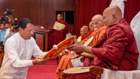 රාමඤ්ඤ මහා නිකායේ අනුනායක ධූරයෙන් පිදුම් ලද පූජ්‍ය මාතලේ ශ්‍රී ධම්මකුසල අනුනායක ස්වාමින් වහන්සේ වෙත ශ්‍රී සන්නස්පත්‍ර පිළිගැන්වීම