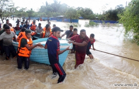 අධික වැසි තත්ත්වය දිස්ත්‍රික්ක තුනකට බලපායි- හදිසි ඇමතුම් සඳහා 117අංකය පැය 24 පුරාම ක්‍රියාත්මකයි - ආපදා කළමණාකරණ මධ්‍යස්ථානය