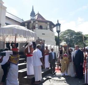 පාකිස්ථාන අගමැති  මහනුවර සංචාරය කරයි