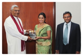 ‘ශ්‍රී ලංකාවේ පාර්ලිමේන්තු ක්‍රමය සහ මහජන නියෝජිතයා’ ග්‍රන්ථය පිරිනැමේ