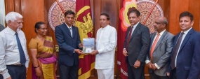 &quot;හෙළ වාරි පුරාවත&quot; ග්‍රන්ථය ජනපතිට පිළිගන්වයි