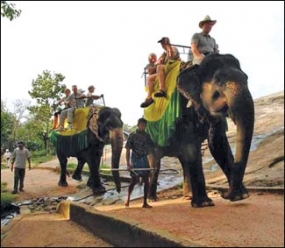 අප්‍රේල් මාසයේ දී සංචාරකයන්ගේ පැමිණීමේ වර්ධනයක්