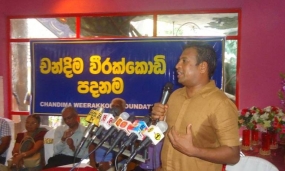 වේදිකාවේ දී බොරුවට ඉඹ ගෙන වේදිකාවෙන් බැහැලා යනකොට ගහ ගන්නා අය එජාපයේ ඉන්නේ