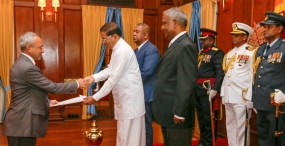 පාකිස්ථාන නව මහ කොමසාරිස්වරයා ජනපතිට අක්තපත්‍ර භාර දෙයි