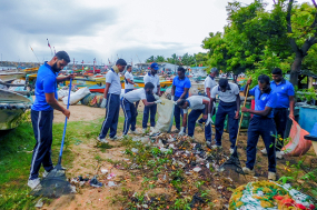 නාවික හමුදා දායකත්වයෙන් වෙරළ පිරිසිදු කිරීමේ වැඩසටහනක්