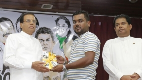 &quot;මැති සබේ රස කතා&quot; ග‍්‍රන්ථය ජනපතිට පිළිගන්වයි