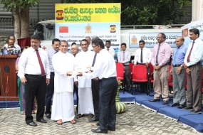 ජනපති ඉල්ලීම ඉටු කරමින් චීනයෙන් ජල බවුසර් රථ 90ක්