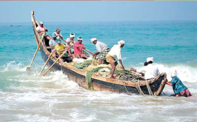 කනකසන්තුරය සිට පොතුවිල් දක්වා වන මුහුදු ප්‍රදේශයේ නැවත දැනුම් දෙනතුරු   යාත්‍රා නොකරන ලෙස ධීවර ප්‍රජාවට උපදෙස්