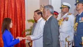 නව තානාපතිවරු පස් දෙනෙක් ජනපතිට අක්තපත‍්‍ර භාරදෙති