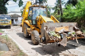 ගංවතුරින් පසු එකතු වූ කසළ ටොන් 2,500 ක් ඉවතට