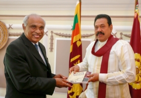 නීතිපති පාලිත ප්‍රනාන්දු මහතාගේ කෘති දෙකක් ජනපතිට