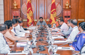 ජනපති සහ ශ්‍රී ලංකා රේගු දෙපාර්තමේන්තුවේ හා දේශීය ආදායම් දෙපාර්තමේන්තුවේ ජ්‍යෙෂ්ඨ නිලධාරීන් අතර හමුවක්