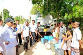 නියඟයෙන් පීඩාවට පත් ජනතාවට ජලය රැස්කර ගැනීමට භාජන ලබාදෙන්න