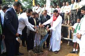 ඉසිපතන විද්‍යාලයේ පිහිනුම් තටාකයට මුල්ගල් තැබේ