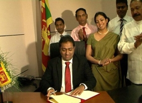 අධ්‍යාපන අමාත්‍යවරයා වැඩ භාර ගැනීම