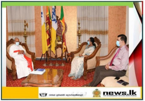 සෞඛ්‍ය අමාත්‍යවරිය අතිඋතුම් කාදිනල් මැල්කම් රංජිත් හිමිපාණන් බැහැ දකී