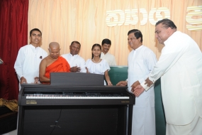 කළුබෝවිල සහ බෙල්ලන්විල දහම් පාසල්වලට පියානෝ සහ ග්‍රීන්බෝඩ් බෙදා දෙයි