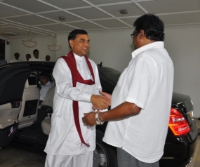 ඇමති බැසිල් හා ඇමති තොන්ඩමන් අතර හමුවක්