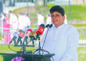 ඇසළ පෙරහැර නැරඹීමට ඉතා විනයගරුකව පැමිණෙන්න - දියවඩන නිළමේ