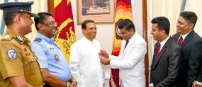 නාලන්දා රණවිරු ආදිසිසු සැමරුම් දින කොඩිය ජනපතිට