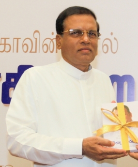 &quot;ජාත්‍යන්තරයේ ශ්‍රී ලාංකේය ලකුණ&quot; ග්‍රන්ථය සහ එහි ඉංග්‍රීසි පිටපත ජනපතිට පිළිගන්වයි