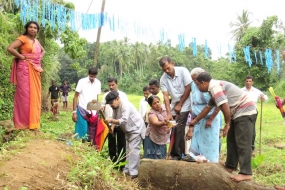 පරගම්මන ගොවිජන සේවා බල ප්‍රදේශයේ සුළු වාරිකර්මාන්ත 08ක් සඳහා මුල්ගල තැබේ