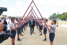 ළමුන් 1000ට වැඩි සියලු පාසල්වලට පරිපාලනයේ පහසුවට කළමනාකාරවරුන්