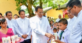 &quot;කිරෙන් සපිරි දැයක්&quot; පාසල් සිසුන්ට දියර කිරි වේලක් ලබාදීමේ  ජාතික වැඩසටහන ජනපති ප්‍රධානත්වයෙන් ඇරඹේ