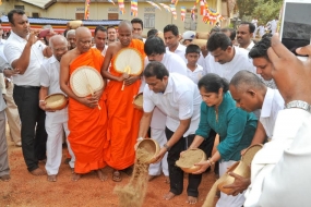 ඓතිහාසික රුවන්වැලි මහ සෑ රදුන් වටා පිහිටි වැලි මළුව සංරක්ෂණය කර වැලි අතුරයි