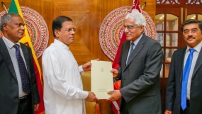 නව මහබැංකු අධිපති ජනපති අතින් පත්වීම් ලිපිය ලබා ගනි