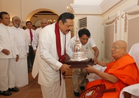 අඹේවෙල පඤ්ඤාසාර නාහිමියන්ට ජනපති උපහාර