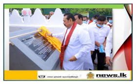    මාලඹේ, ශ්‍රී විමලාරාම විහාරයේ අවුකන බුද්ධ ප්‍රතිමා අනුරුවට අග්‍රාමාත්‍යතුමා ප්‍රථම මල් පූජාව පවත්වයි