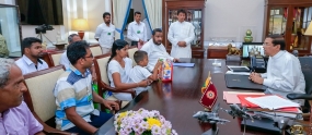 ජීවිතක්ෂයට පත් පොලිස් සැරයන් නිරෝෂන් ඉන්දික ප්‍රසන්න විරුවාගේ බිරිද ඇතුථ පවුලේ සාමාජිකයන් ජනපති හමු වෙයි