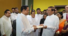 අමාත්‍ය පියසේන ගමගේ රාජකාරි අරඹයි-  අධූරදර්ශී පාලනයට තිත තබමින් ජනාධිපතිතුමා ගත්තේ එඩිතර තීන්දුවක්